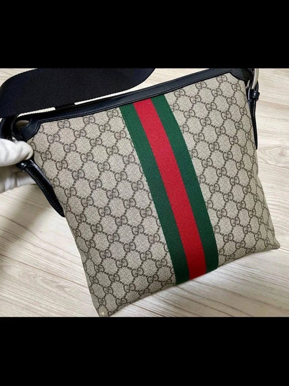 Gucci messenger bag